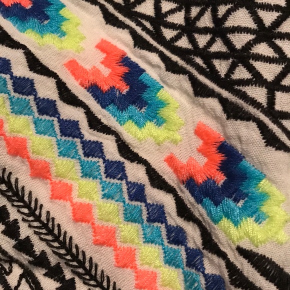 Embroidered top - Picture 3 of 5